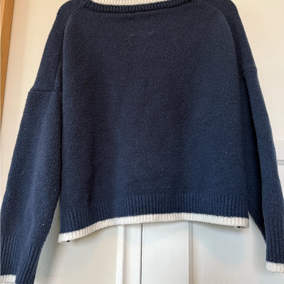 Abercrombie & Fitch Women’s Dark Blue Sweater with White Accent Size Large - Picture 3 of 8